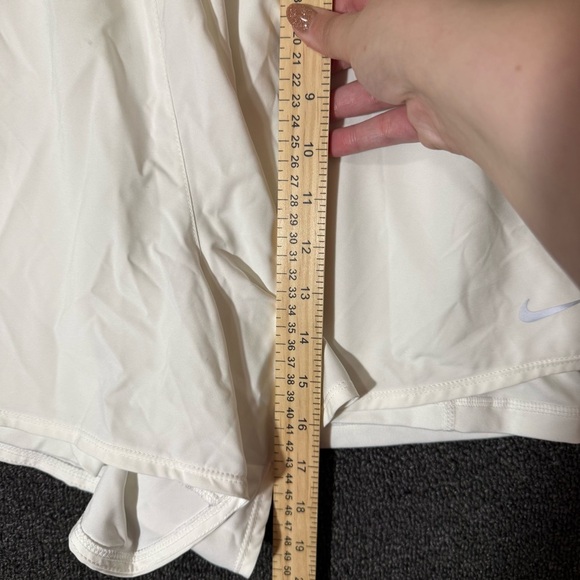 Nike Dri-FIT White Shorts with Built in Compression Shorts, Womens 2X - Picture 6 of 9